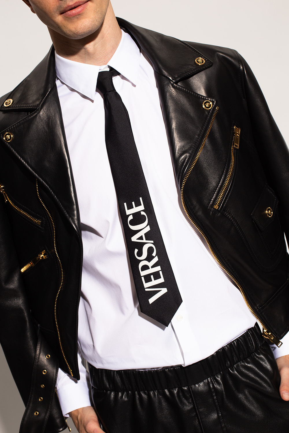 VERSACE☆関税込☆フロントロゴ 長袖 フーディー ブラック 楽天市場】ヴェルサーチ VERSACE メンズ トップス パーカー